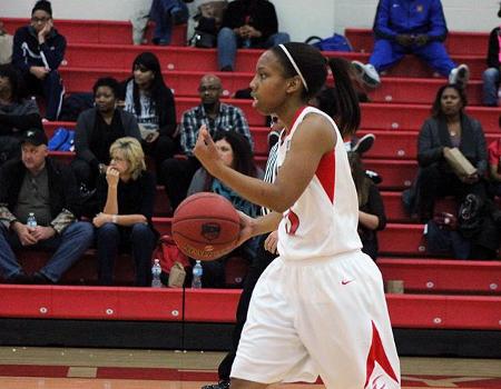 Kamilah Carter had a team-high 18 points in tonight's 68-56 road win over Grand Rapids Community College. Photo by Nicholas Huenefeld/Owens Sports Information