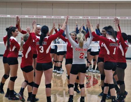No. 17 Express Volleyball Sweeps Alpena, Advances In Region XII Tourney